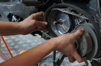 Periksa Kondisi V-belt. Berikut Ciri-ciri V-belt Yang Harus Segera Diganti